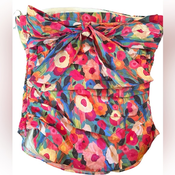 FORE Sleeveless Corset Style Floral Top with back bow tie ✨ - Picture 2 of 2